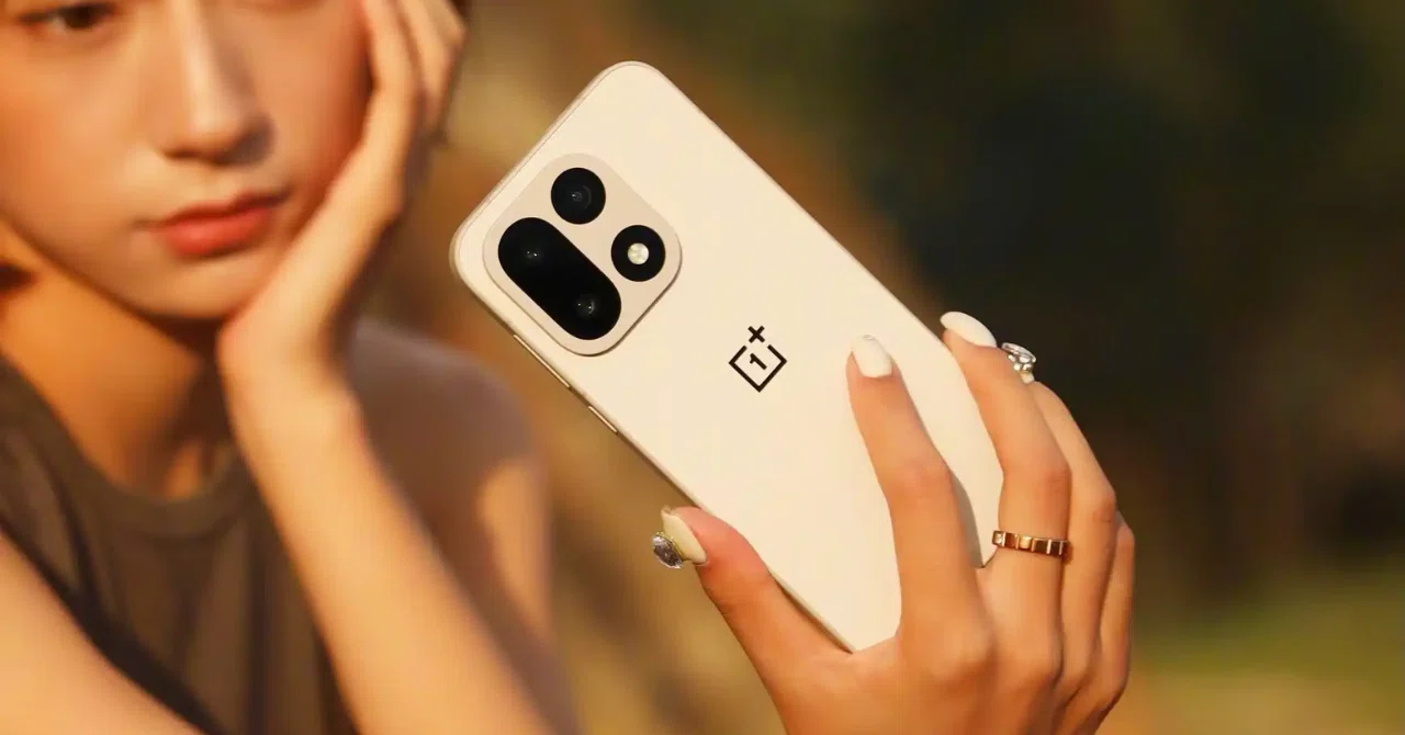 OnePlus 15：年2回フラッグシップで革新のバッテリーとディスプレイ